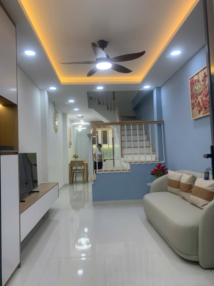 Nhà mới 3 tầng tại chợ Bình Tây, Quận 6, diện tích 33m², giá 5.6 tỷ - Sẵn sàng vào ở!