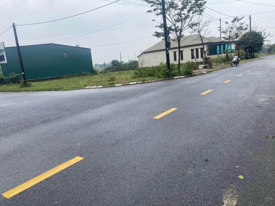 Đất nền Sân bay Ái Tư, 221m² giá 1.6 tỷ - Sổ đỏ chính chủ, đầu tư sinh lời!