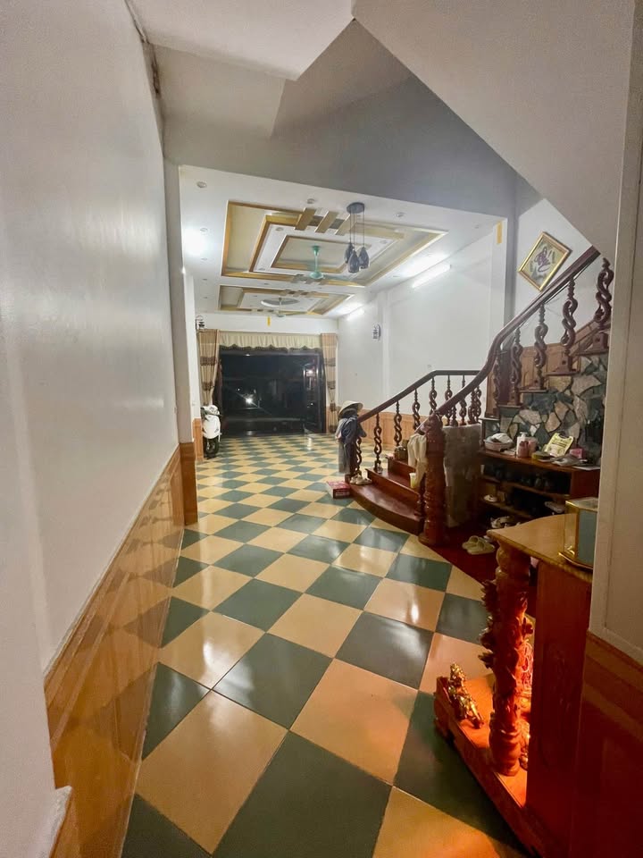 Nhà 3 tầng Dốc K30, Lào Cai 120m² giá 5 tỷ - Kinh doanh sầm uất!