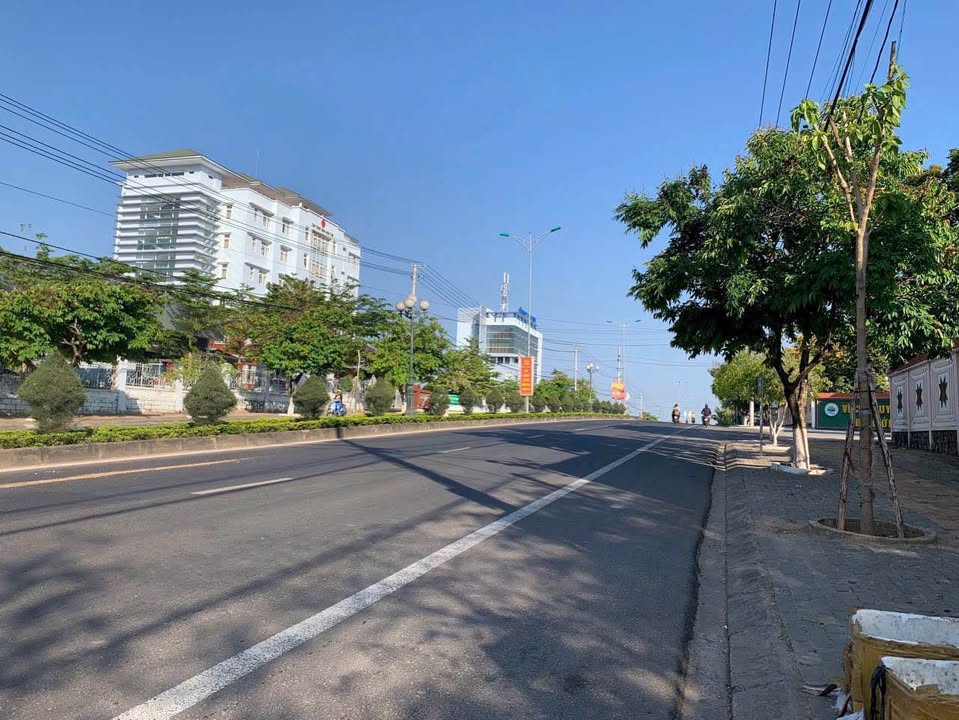 Đất mặt đường Lê Trọng Tấn, phường Duy Tân - Diện tích 112m² chỉ 8xx triệu!