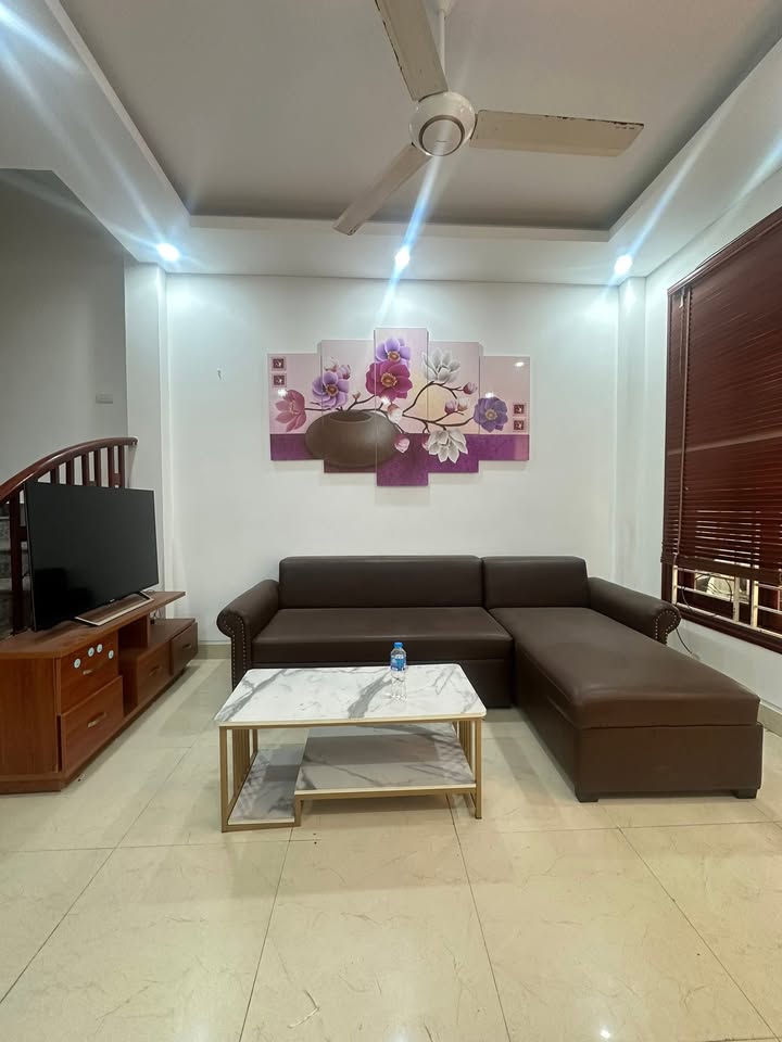 Nhà nguyên căn Nguyễn Văn Linh, Long Biên 165m² giá 10 triệu - Phù hợp cho gia đình!