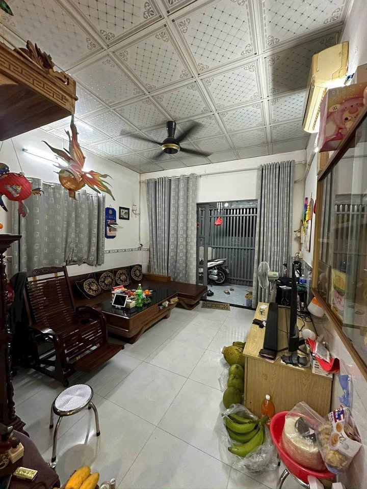 Nhà Tân Xuân 80m² giá 3 tỷ - Cấp 4 chính chủ, tiện nghi gần gũi!