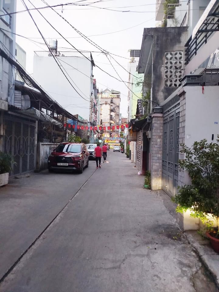 Nhà riêng 3 mặt hẻm 122m² tại Quận 10 chỉ 17.5 tỷ - Cơ hội đầu tư tuyệt vời!