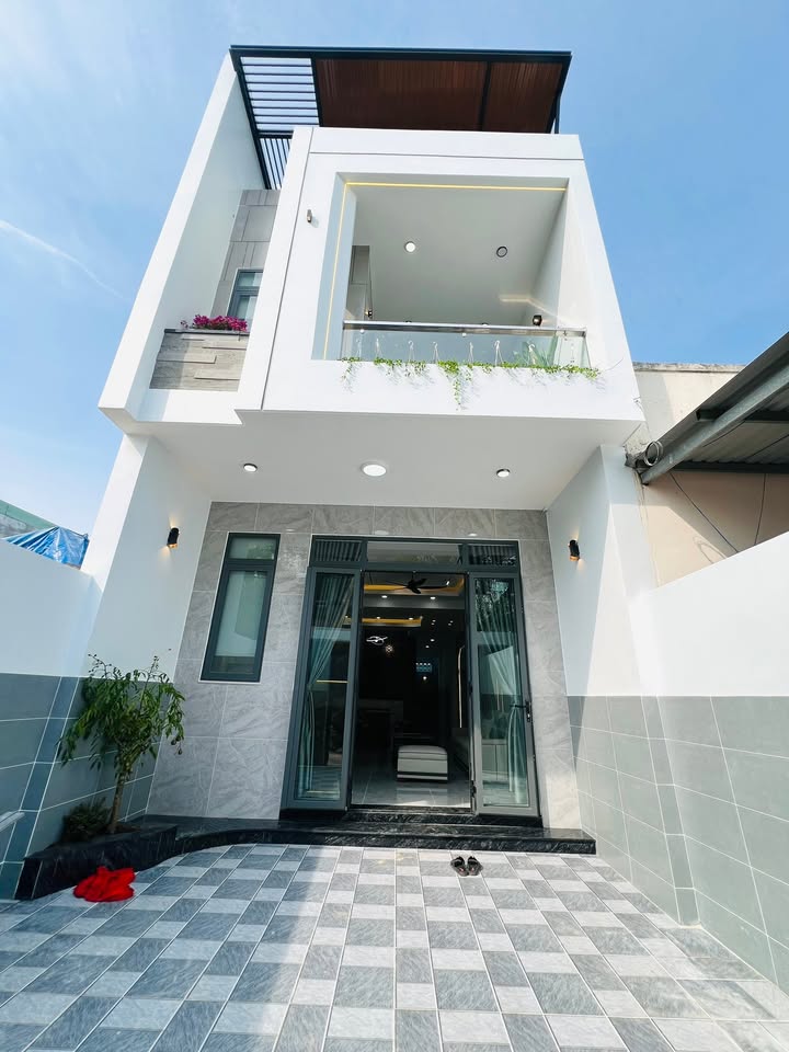 Nhà phố Đức Hòa Long An 110m² giá 3.29 tỷ - Sổ hồng riêng, thương lượng ngay!