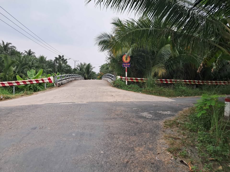 Đất nền mặt tiền 30.4, Long Đức, 2200m² giá 2 tỷ - Cơ hội đầu tư tuyệt vời!