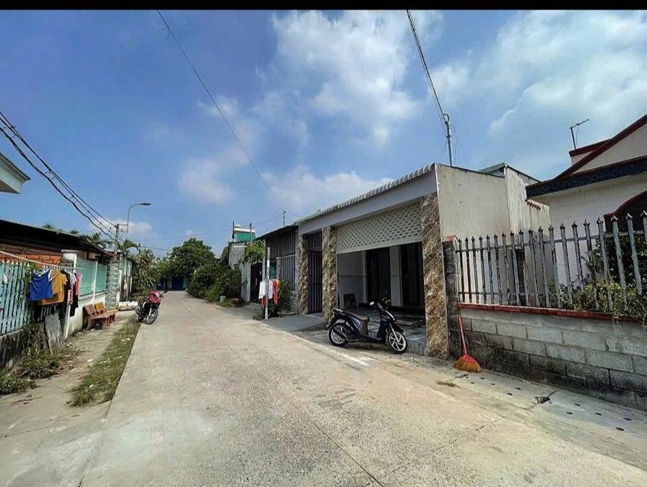 Nhà Tân Phú Trung, Củ Chi 76m² giá 2.3 tỷ - Gần chợ, tiện sinh hoạt!
