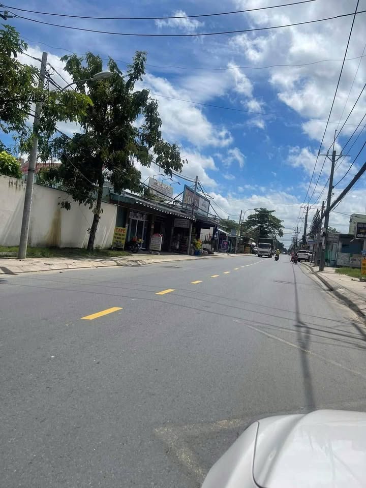 Bán nhà mặt tiền Tỉnh Lộ 15, xã Phú Hòa Đông 369m² giá 11 tỷ - Thương lượng ngay!