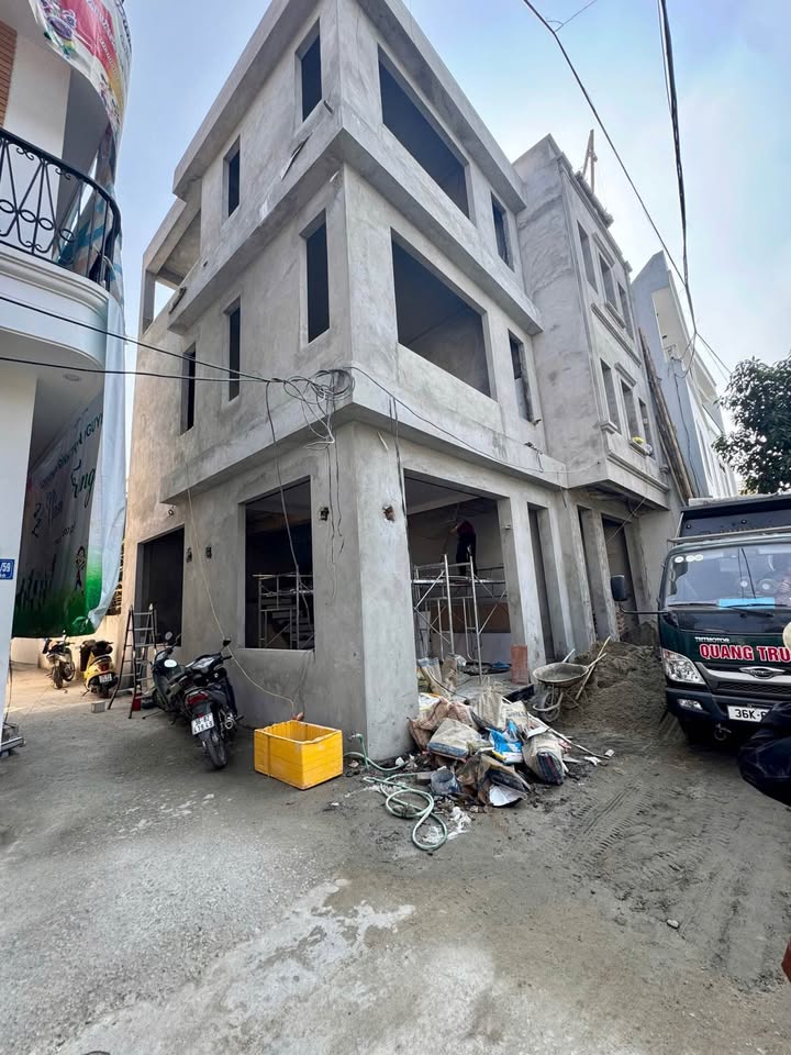 Bán nhà 3 tầng tại Phường Đông Sơn cũ 43m² giá chỉ 3.3 tỷ - Nhà mới vào ở ngay!