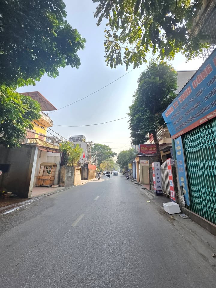 Nhà 3 tầng trên đường Hồ Ngọc Lân, 129m² – Vị trí đẹp, gần chợ Yên!