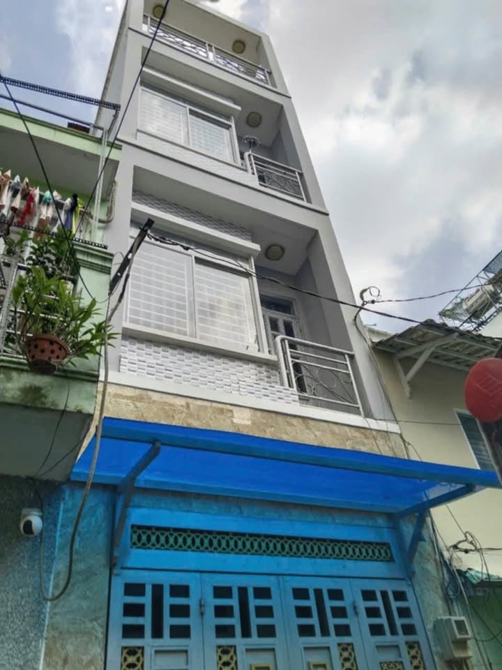 FrontHouse Quận 6 30m² giá 5 tỷ - Mặt tiền đẹp gần Công viên Bình Phú!