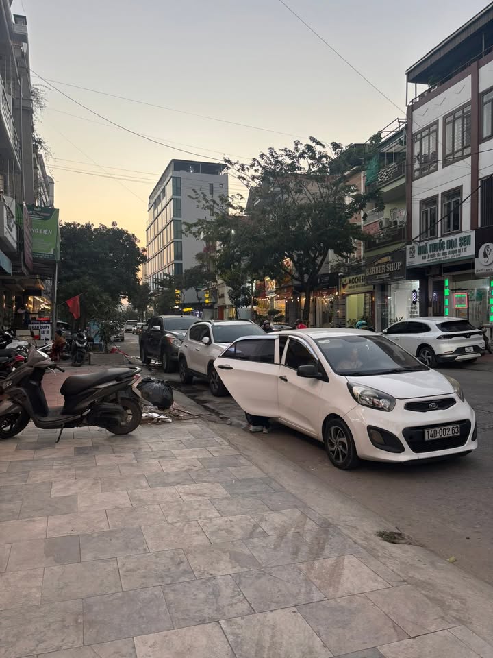 Nhà FrontHouse Kinh Doanh Đắc Địa tại Khu Sân Vườn Cái Dăm, Hạ Long - Thiết Kế Hiện Đại, Thang Máy Riêng