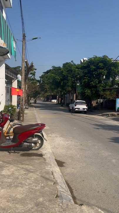 Nhà Mặt Đường Ngô Quyền, Sầm Sơn 90m² giá 2 tỷ - Kinh doanh sầm uất!