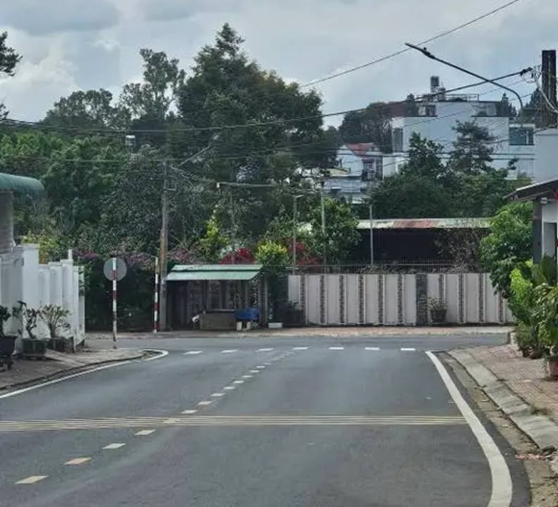 Nhà 1 trệt 1 lửng tại Phường 2 Bảo Lộc 120m² giá 2.75 tỷ - Hẻm nhựa ô tô, giảm giá trước Tết!