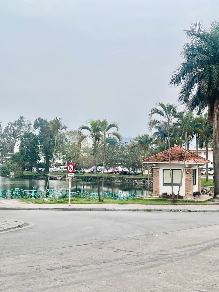 Căn hộ Penthouse Vũ Miên Tây Hồ 57m² giá 22.8 tỷ - View Hồ Tây đẳng cấp!