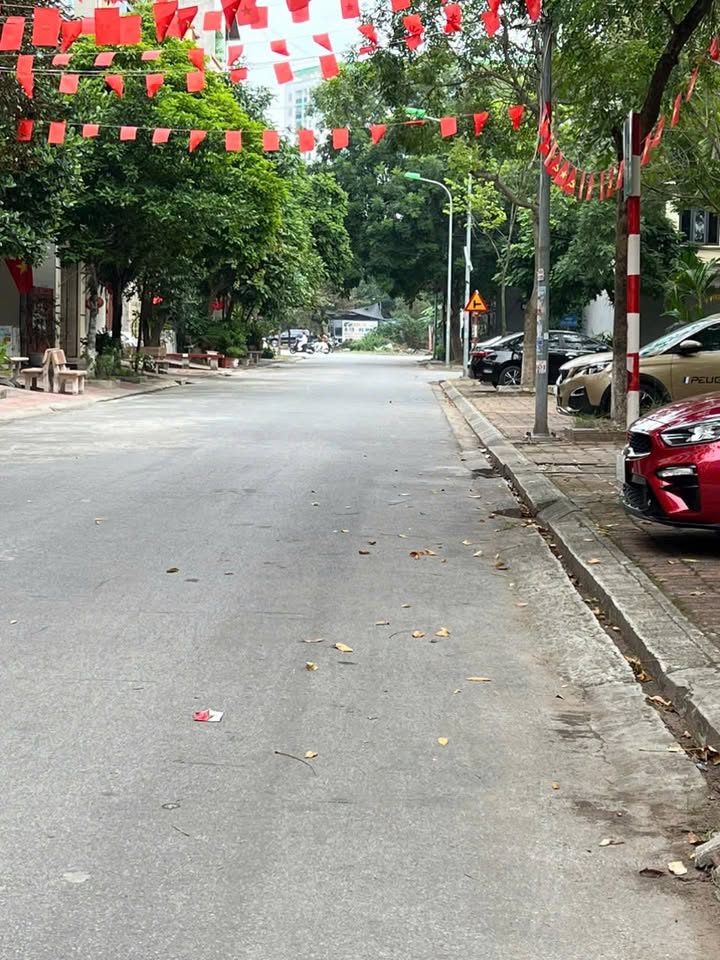 Căn hộ Phó Đức Chính, Quế Võ 81m² giá 8.X tỷ - View vườn hoa tuyệt đẹp!