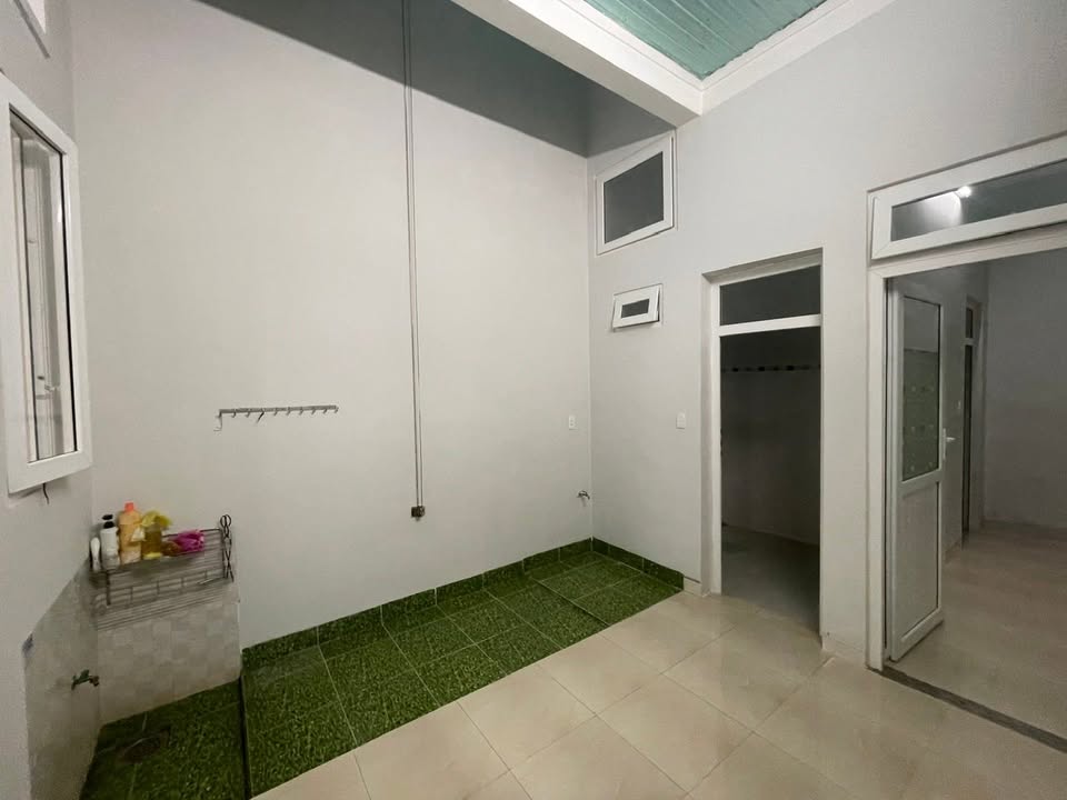 Nhà cho thuê nguyên căn tại 383 Nguyễn Văn Cừ, 3 phòng ngủ - Tiện nghi đầy đủ!