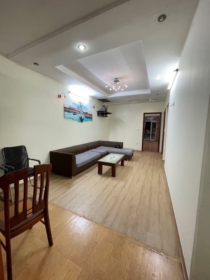 Nhà đẹp tại Đội Cấn, 70m² giá 4.7 tỷ - Ngõ thông, gần phố!