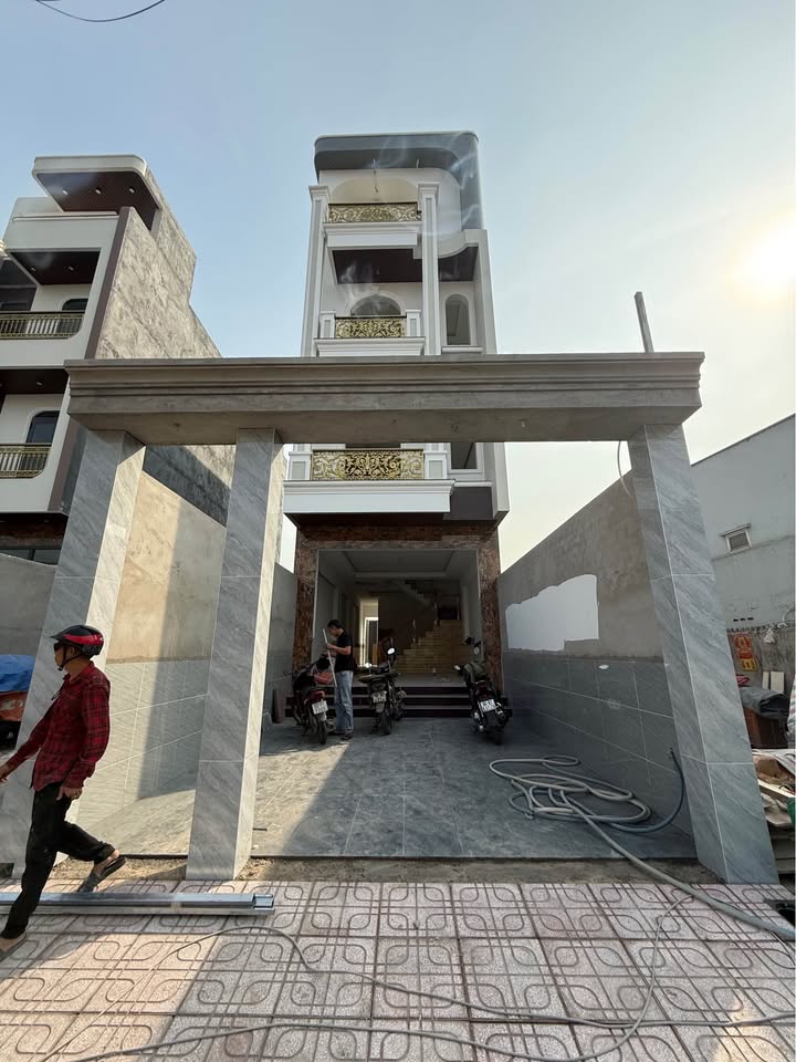 Bán nhà 2 lầu tại GO Dĩ An 119.3m² giá 8 tỷ - Hoàn thiện đẹp mắt!