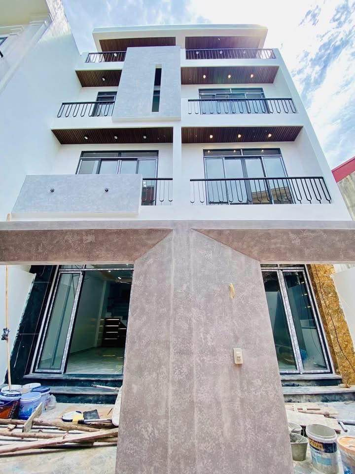 Nhà riêng tại Hồ Sen, Quận Lê Chân, 228m² giá 4.65 tỷ - Chính chủ, sân cổng riêng!