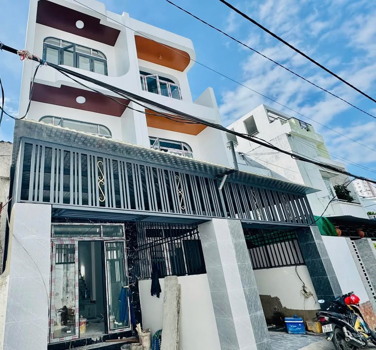 Nhà 3 tầng Vĩnh Hải, Nha Trang 65m² giá 6.9 tỷ - Sẵn sàng vào ở!