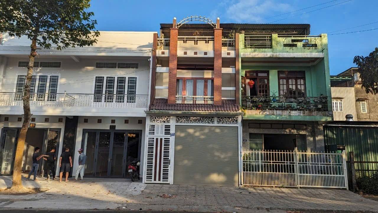 Nhà nguyên căn 2 tầng Phường 1, Bảo Lộc 4PN giá 9 triệu - Thích hợp làm văn phòng hoặc ở lâu dài!