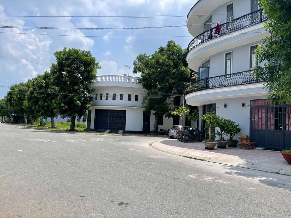 Đất nền KDC Hoàng Long Bến Lức 110m² giá 2.55 tỷ - Vị trí đẹp xây dựng tự do!