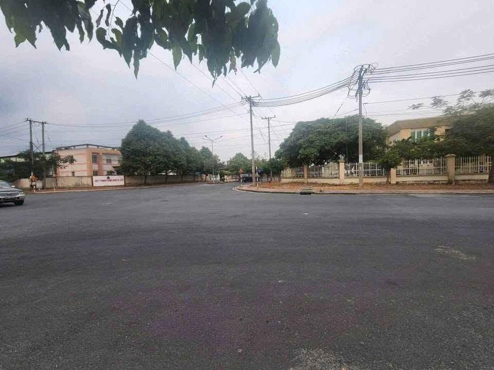 Đất TMDV KCN Nam Tân Uyên 5000m² giá 40 tỷ - Vị trí đắc địa, xây dựng tự do!