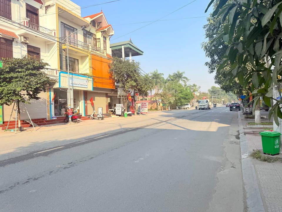 Bán gấp FrontHouse mặt đường Âu Cơ, Thuận Thành 82m² - Kinh doanh đỉnh cao!