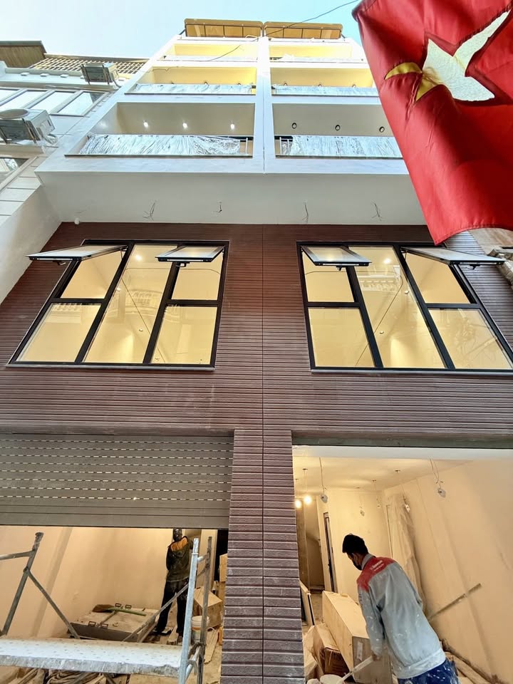 Nhà riêng 7 tầng tại Ngã Tư Sở - 34m² giá 15.25 tỷ - Ô tô đỗ cửa, ở ngay!