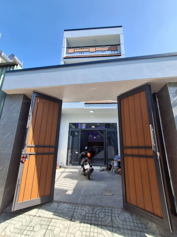 Nhà phố Dĩ An 97m² giá 4.5 tỷ - Vị trí đẹp, tiện nghi đầy đủ!