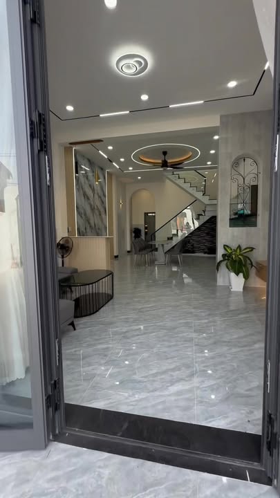 Nhà 1 trệt 1 lầu mặt tiền đường Ngô Quyền 130m² giá 2.09 tỷ - Đầy đủ nội thất, sẵn sàng vào ở!