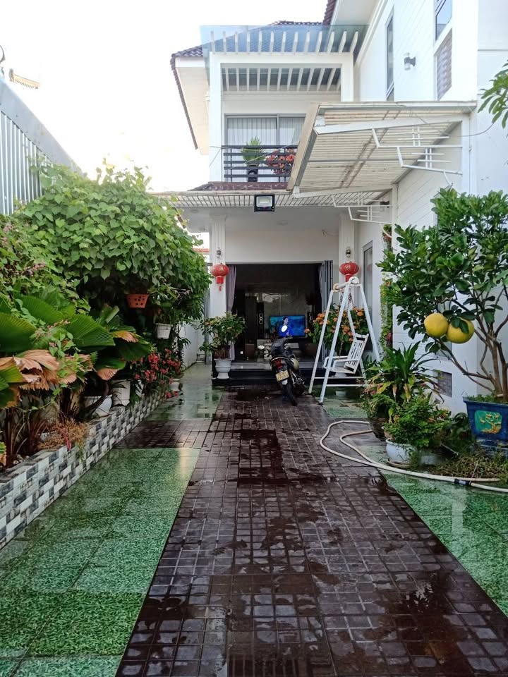 Biệt thự Làng Cá Quảng Ngãi 200m² - Nhà mới, nội thất đầy đủ, sẵn sàng ở ngay!