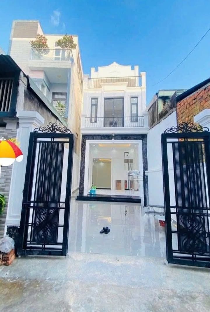 Nhà phố 3 tầng hẻm Chu Văn An, Quảng Ngãi 85m² giá 2.8 tỷ - An ninh tốt, tiện nghi đầy đủ!