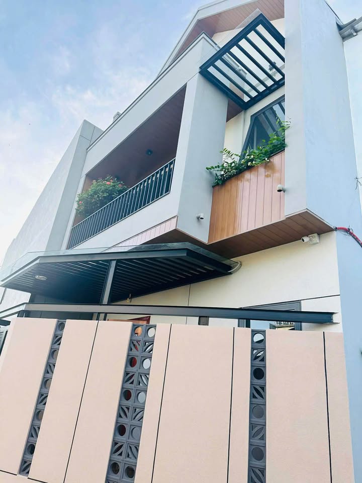 Nhà 2 tầng Ngõ Hoàng Phan Thái 68.6m² giá 5 tỷ - Sẵn sàng vào ở!