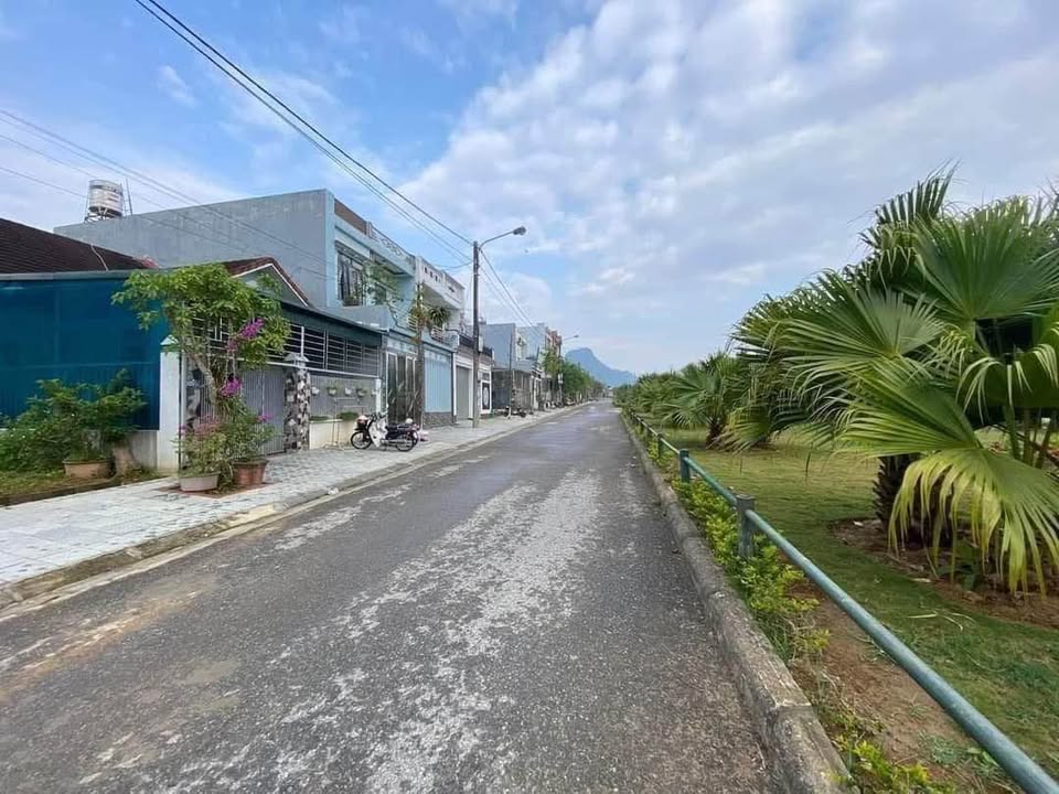 Đất nền phường Tân Phong, Lai Châu 105m² giá chỉ 1 tỷ - Sổ hồng chính chủ!