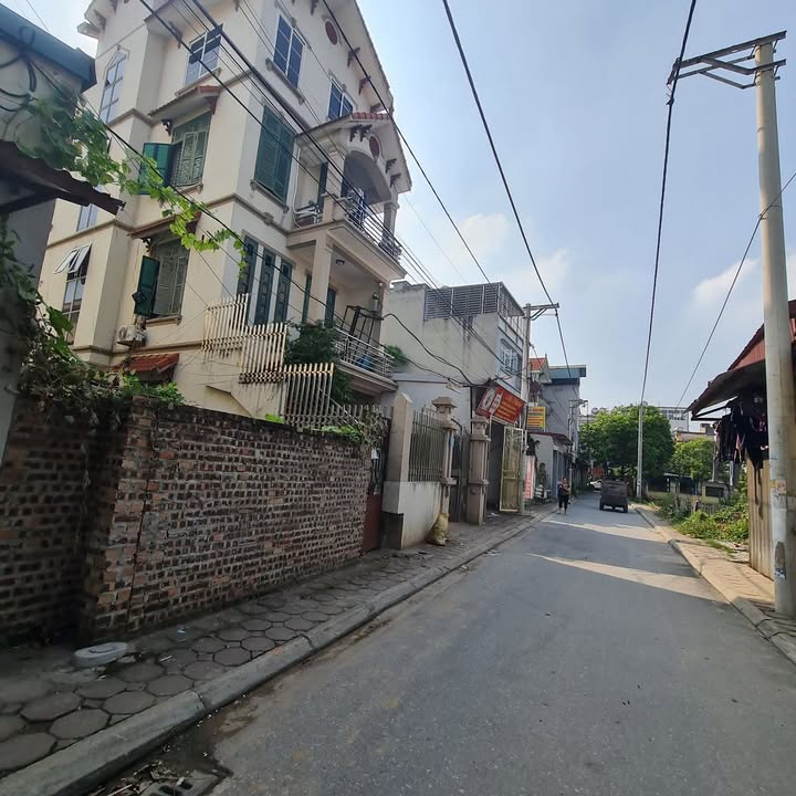 Đất nền 77m² tại Đê Đông Dư, Gia Lâm - Sổ đỏ chính chủ, ô tô vào tận nơi!