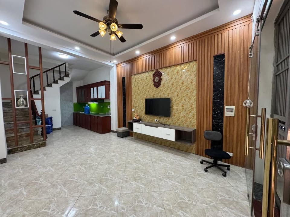 Nhà 5 tầng chính chủ đường Nguyễn Khoái, Hoàng Mai 35m² giá 7.35 tỷ - Sẵn sàng vào ở!