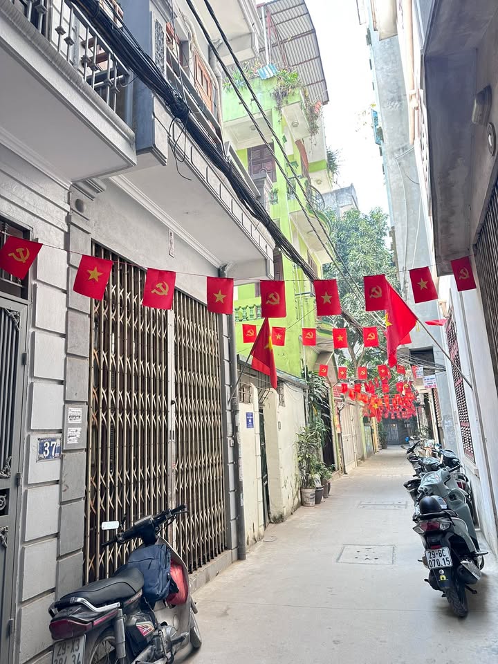 Nhà 4 tầng Xuân La 33m² giá 8 tỷ - Sẵn sàng ở ngay!