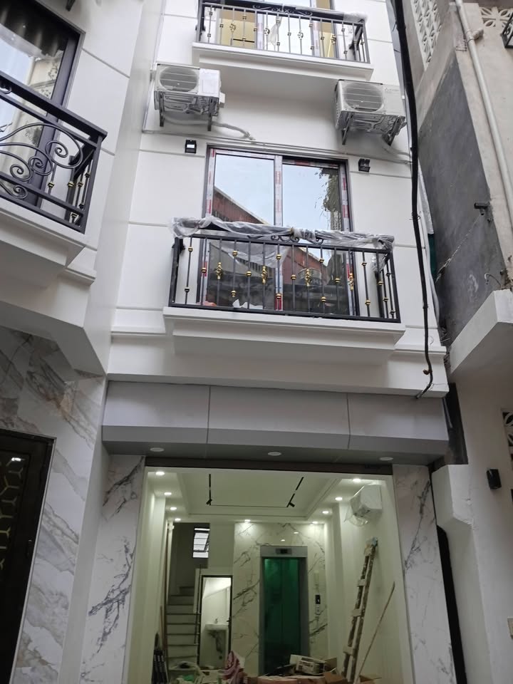 Nhà phố Tam Trinh 190m² giá 8 tỷ - Sổ đỏ chính chủ, ô tô vào tận nơi!