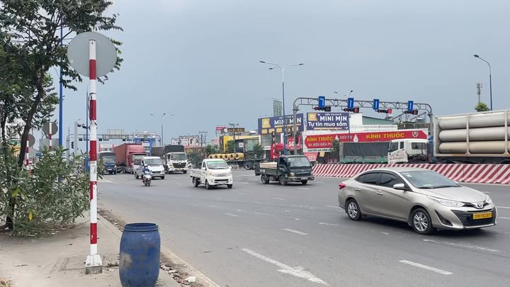 Nhà Mặt Tiền Vòng Xoay An Phú - 550m² - Đang cho Thuê 30 triệu/tháng!