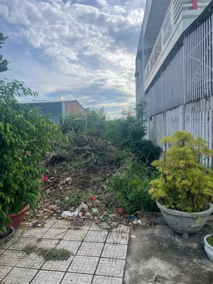 Đất Phú Lâm - Tuy Hoà 90m² giá 18 tỷ - 3 Mặt Tiền Đường Rộng Rãi!