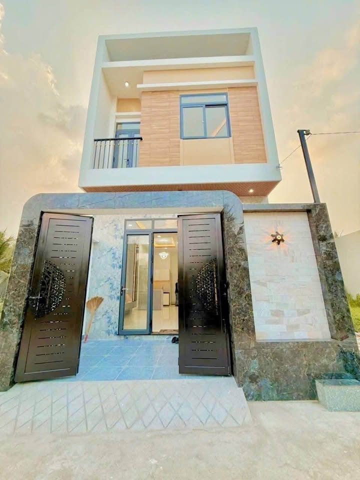 Nhà 1 Trệt 1 Lầu Long Hòa A, Mỹ Tho 60m² giá 1.89 tỷ - Vị trí thuận lợi gần AEON!