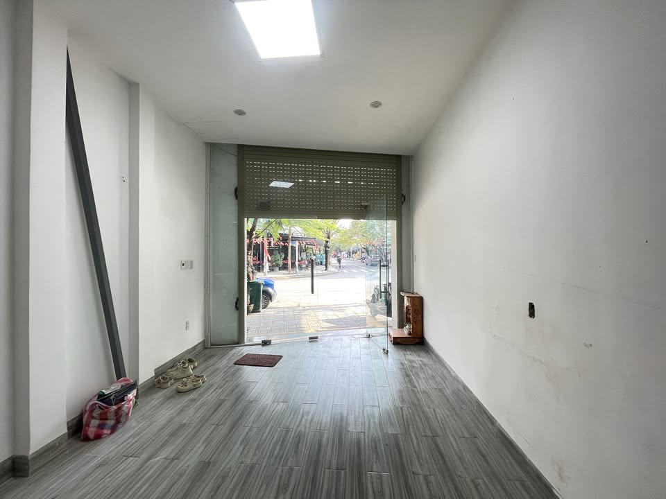 Cho thuê mặt bằng kinh doanh phố Ngô Thì Nhậm 35m² giá 10 triệu - Mặt tiền đẹp, sầm uất!