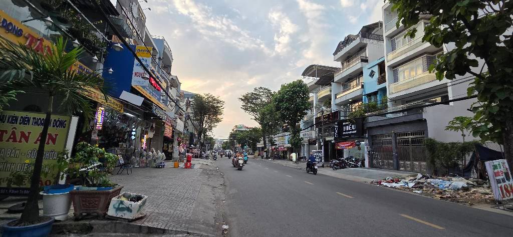 Nhà mặt tiền KDC Tên Lửa, 126m² giá 20 tỷ - Đầu tư kinh doanh sinh lời!