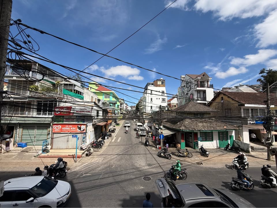 Cho thuê mặt bằng 2 tầng quán coffee mặt tiền lô góc phố Hoàng Diệu - Giá chỉ 50 triệu!