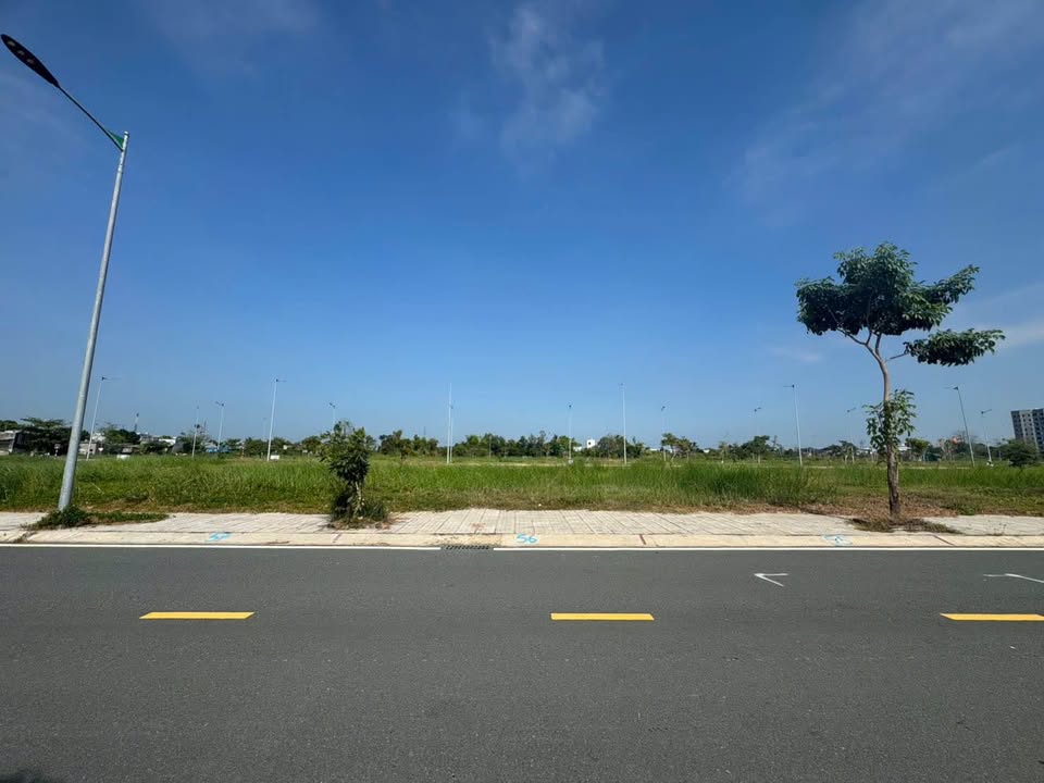 Đất nền khu Golden City Mỹ Hòa 120m² giá 2.4 tỷ - Vị trí đắc địa chỉ cách quảng trường 50m!