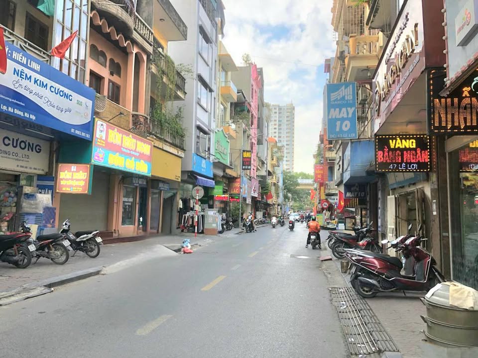 Nhà mặt phố Lê Lợi, Hà Đông 40m² giá thương lượng - Kinh doanh sầm uất, thoáng sáng!