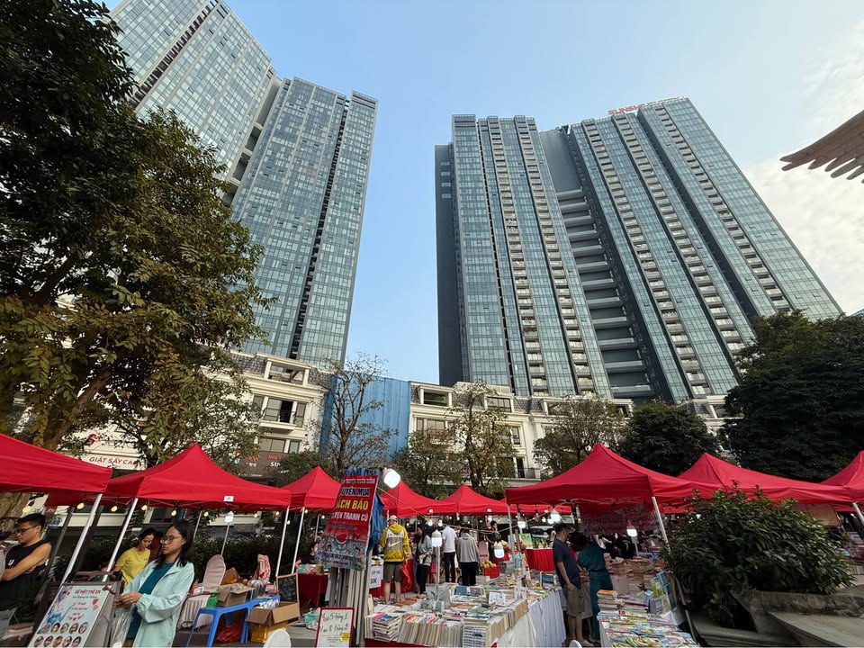 Căn hộ S3 Sunshine City - Ciputra 104m² giá 11.5 tỷ - Đầy đủ nội thất, ban công nội khu siêu đẹp!