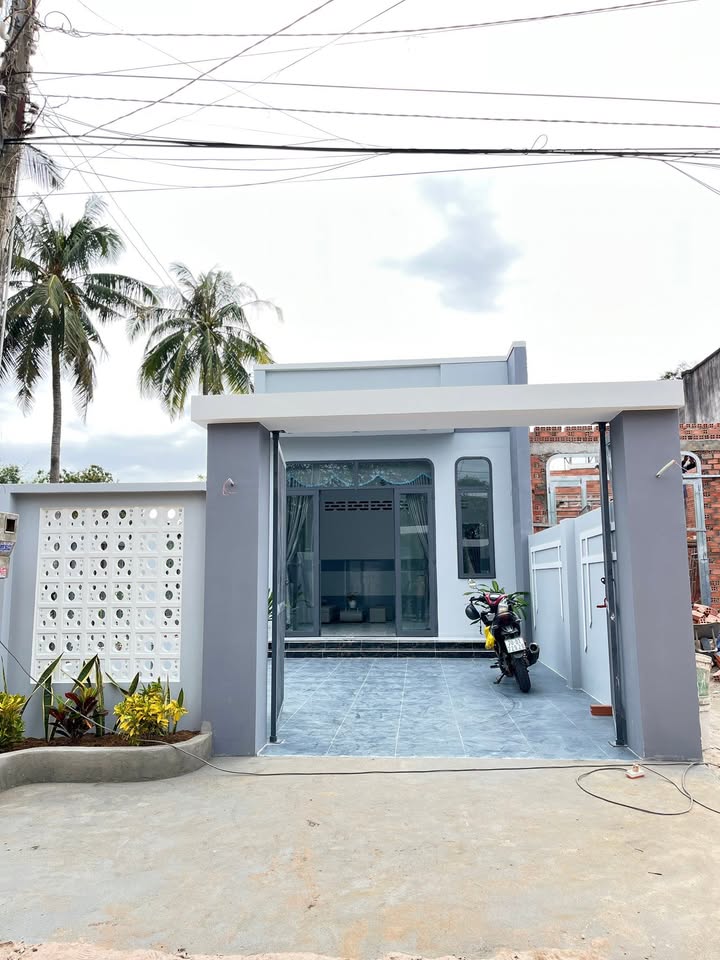 Nhà mới hoàn thiện tại Khu phố Trường Lộc, Tây Ninh 156m² giá 1.649 tỷ - Hướng Đông Bắc thoáng mát!