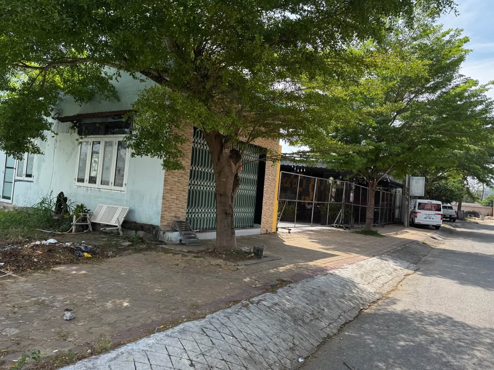 Bán nhà mặt tiền 2 mặt đường Nguyễn Công Trứ và Đặng Thai Mai - Diện tích 90m², giá 2.6 tỷ, pháp lý rõ ràng!